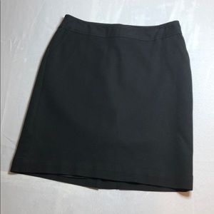 Elegant black pencil skirt with stretch